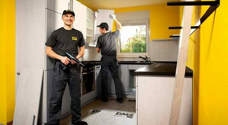 Montage einer Küche