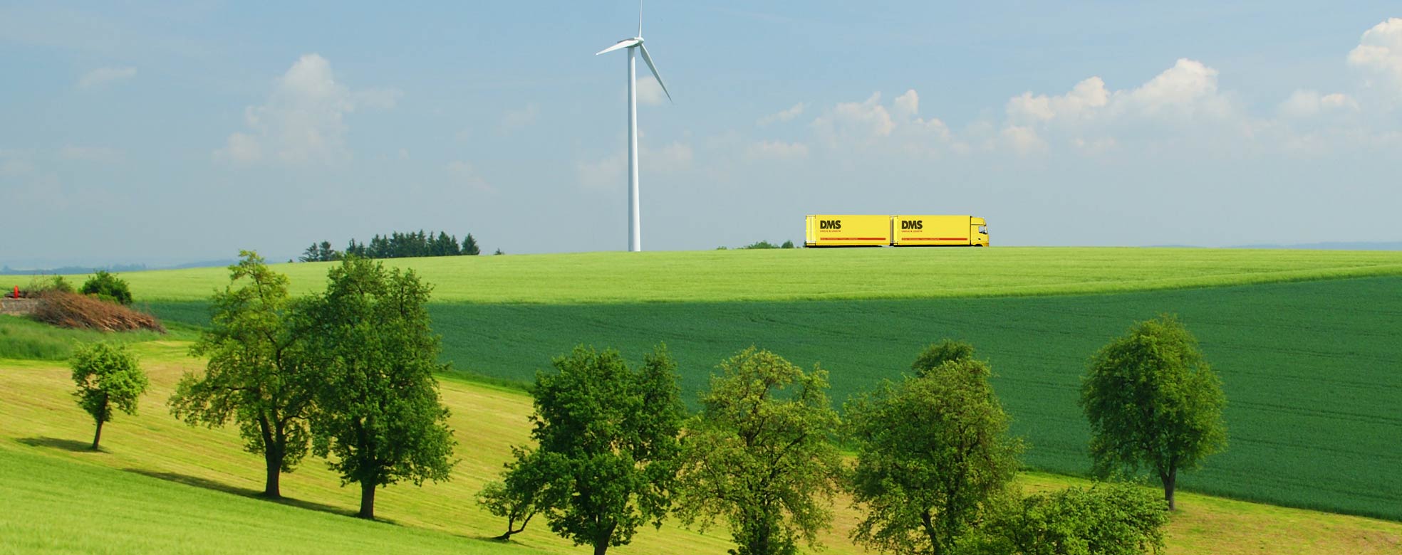LKW vor Windrad